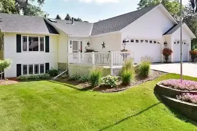 Image de The All Inn: Beautiful 3-bedroom home 1 minute from Shattuck-St. Mary's School!