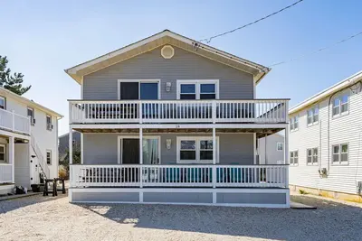 Image de 4 Houses to the Beach - Updated Duplex -