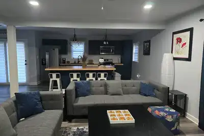 Image de Remodeled Home King Bed Sleeps 8\n\n