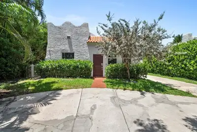Image de 2br/2ba Cottage - 8 min from Downtown West Palm Beach