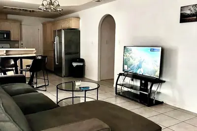 Image de Cozy 2-bedroom apartment in lovely Edinburg with WiFi, Ac