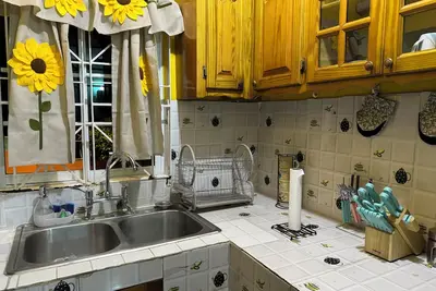 Cozy 2-bedroom house in adorable Portmore with Ac, WiFi