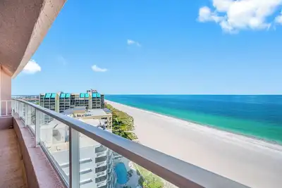Image de Cbc 1-16c– Gulf front with pool, hot tub, gym & pickleball/tennis courts to enjoy!