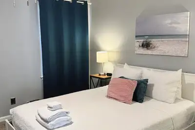 Image de Cozy Coastal Vb Townhome 15 mins from Oceanfront with 8-ft Fence and Beach Gear!