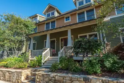 Image de Hatton House | Pet Friendly | Arts & Crafts Townhome in Cheshire Village