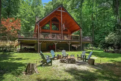 Image de Pine Creek Cabin | Pet-Friendly Creekside Oasis with Hot Tub & Fire Pit!