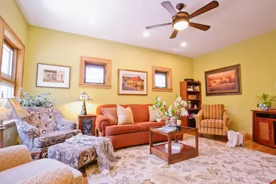 Image de Tulip Cottage | Pet Friendly | Walking Distance of Downtown Black Mountain + Lake Tomahawk