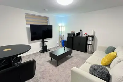Image de Entire Guest Suite/Separate Entrance/Free Parking in Winnipeg