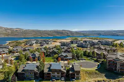Image de Deer Valley East Village Escape | Sleeps 16 | Hot Tub + Family Fun