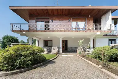 Image de Appartement 'Villa Gabri 2 Arona' avec terrasse privée, jardin partagé et Wi-Fi