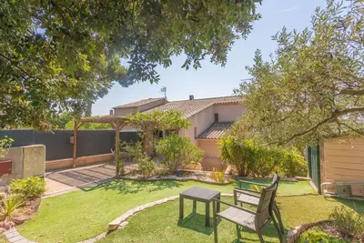 Image de Studio 'Pinède Romane Fréjus' avec terrasse et jardin privé