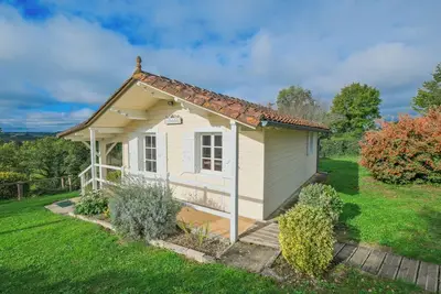 Image de Gîte le Moutat - Châlet nature avec spa face à la Dronne