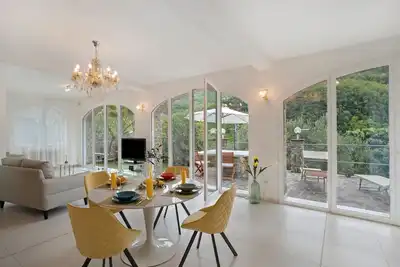 Image de Appartement 'Loggia Oliveto' avec vue sur les montagnes, Wi-Fi et climatisation