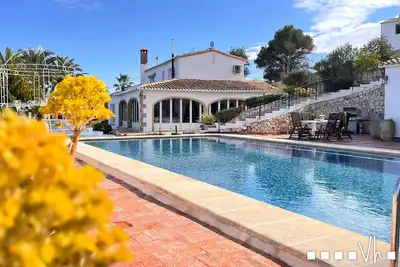 Image de Villa Granadella à Jávea – Pour 8 personnes avec vue sur la Méditerranée, piscine privée et style bohème chic