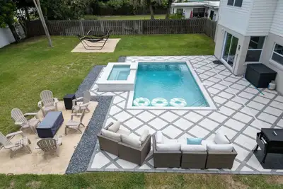 Image de Lux Beach Home: Saltwater Pool & Spa, Steps to Sand, King Beds
