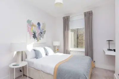 Image de Newly renovated large 4-5 bedroom house