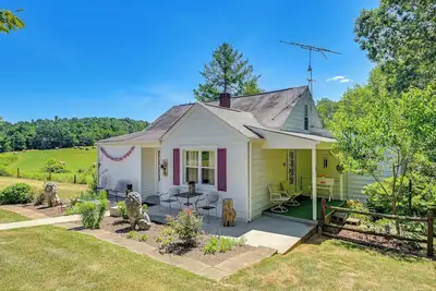 Image de Family Fancy Gap Cottage w\/ Deck - Pets Welcome!