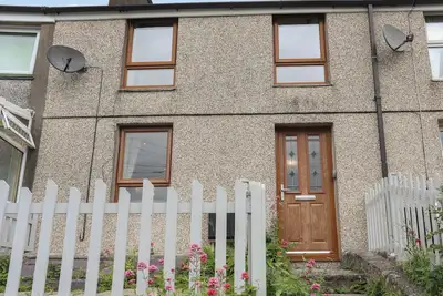 Image de 43 Hyfrydle Road, with open fire in Penygroes