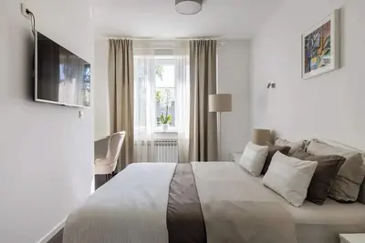 Cozy 2-bedroom apartment with WiFi, Ac in welcoming Zagreb
