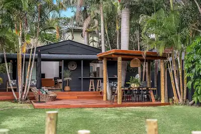 Image de 3 Salty Sisters - Are you looking for the perfect Byron Bay beach getaway?