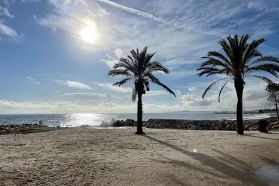 Image de Havre de Paix dans un Parc Botanique en Bord de Mer et Ă Deux Pas des Plages!