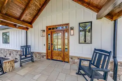 Image de Comfy Bear Mountain Lodge– Spacious Family-Friendly Cabin