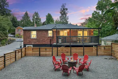 Image de Forest Bathing by the Peaceful Creekside Firepit, Football Ready, Bbq, Games & Yoga