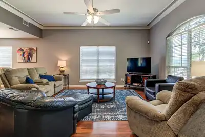 Image de Spacious 3br Retreat Close to Downtown & Outlets