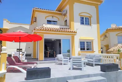 Image de 3 bed villa - shared pool @ Jardines de la Suerte