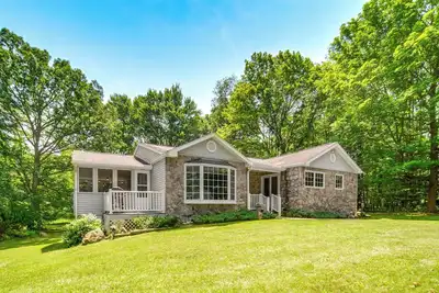 Image de Pet-Friendly Espyville Home w/ Yard & Fire Pit!