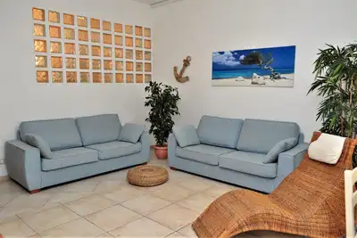 Image de Just a few minutes walk from the beach, downtown and Capriccio.