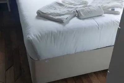 Image de Cozy Basement Gem in Top Area