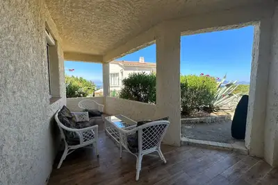 Image de Bas de villa Climatisé et wifi 2 chambre pour 4 personnes et petite vue mer