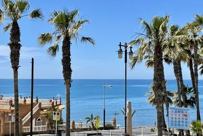 Image de Appartement en bord de mer, climatisé, Wi-Fi gratuit, à 20m de Playa Ferrara