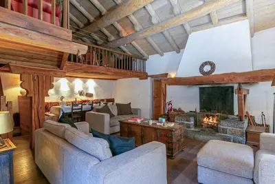Image de Chalet 17°C restauré, 4 ch, au cœur du vieux Val-d'Isère, grande cheminée, proche pistes, parking, WiFi