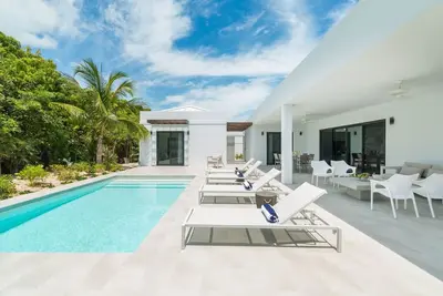 Image de Steps from Grace Bay beach! Modern Villa w\/Private Pool; +Free airport pickup