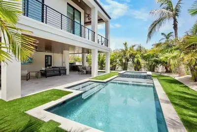 Image de New Luxury Home with Beach Views and Pool, 1 min to Beach - Siena Sky
