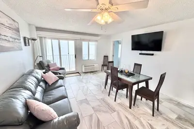 Image de Unit 1202 - Your Modern Beach Condo Awaits!