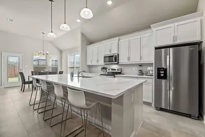 Image de Saddle Hills Settlement - 4 Cutting-edge Bedrooms