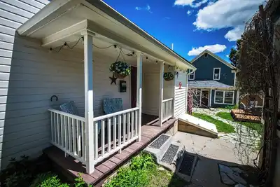 Image de Cozy Red Lodge Cottage - Walk Downtown