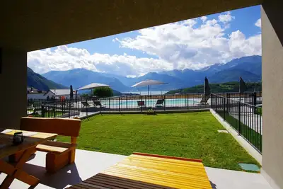 Image de Stylish lake view apartment with Lake View - Ivan Opas Colico