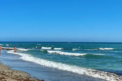 Image de 4/ New 2 bed, 2 bath Apartment. Community Pool & Local Beach Access. Built 2024.