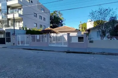 Image de House In The Center Of Bombinhas Close To The Beach And Shopping