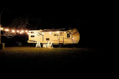 Image de Cozy Camper 2-bedroom Rv in Americus Ga