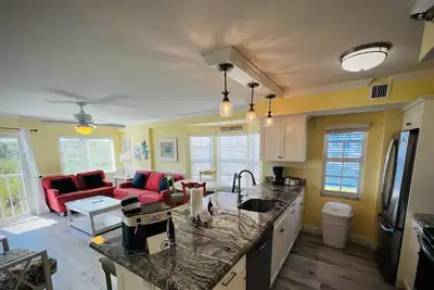Image de 1br w/ Partial Ocean View, Pool & Beach