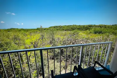 Image de Couples 2br w/ Ocean View, Pool & Tropical Setting