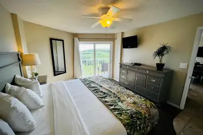 Image de Couples' Getaway 2br w/ Ocean View, Pool & Beach