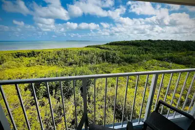 Image de Ocean View 2br - Pool, Beach & Sanctuary