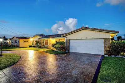 Image de Classic Modern 3-Bedroom Oasis