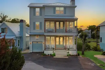 Image de 6 Br, 7. 5 Ba Luxurious Lake Getaway, Sleeps 22